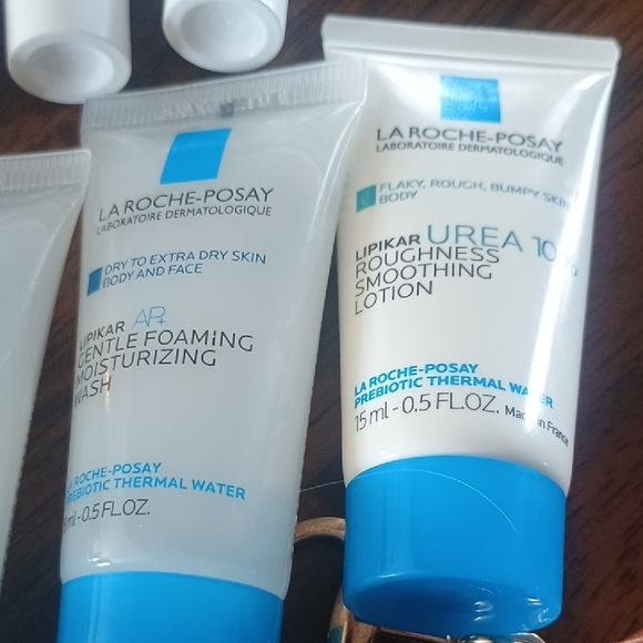 La Roche-Posay Skincare Set with Cosmetic Bag - Picture 4 of 6